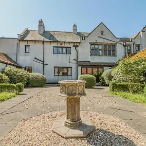  Holiday home Highcliffe Manor United Kingdom