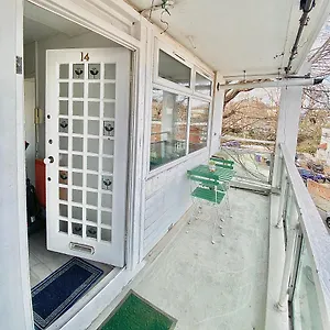Canary Wharf Serviced Homestay